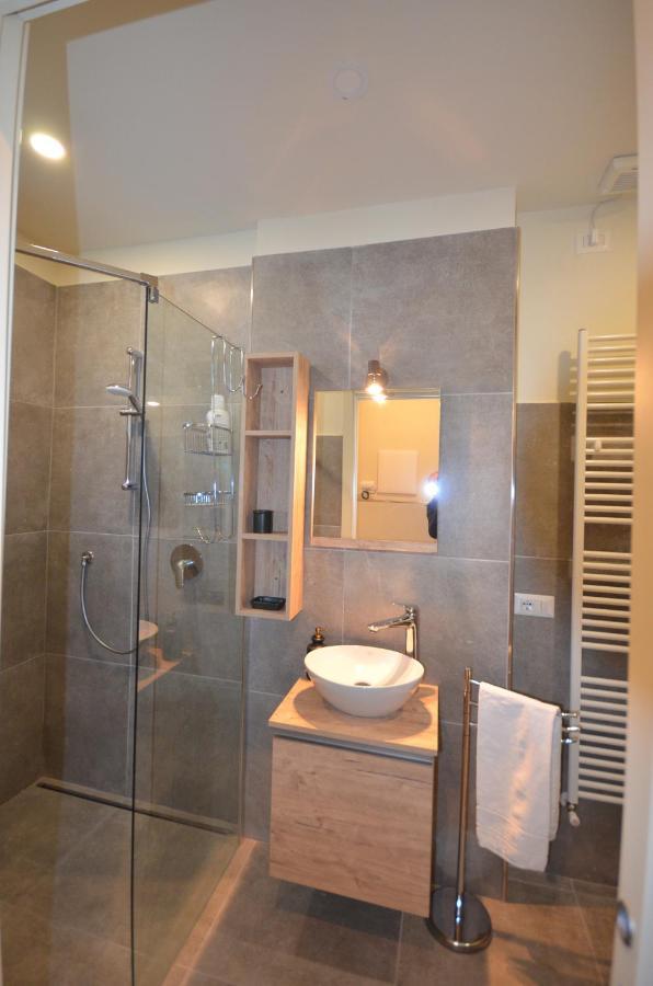Varennahouse Aston Apt Villa Exteriör bild